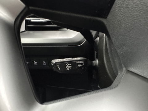 Audi Q4 e-tron 40 Launch edition Advanced Plus 77 kWh (INCL-BTW) *HEATPUMP | ADAPT-CRUISE | MATRIX-LED | NAVI-FULLMAP | KEYLESS | CAMERA | DIGI-COCKPIT | DAB | AMBIENT-LIGHT | SPORT-SEATS | 19''ALU*