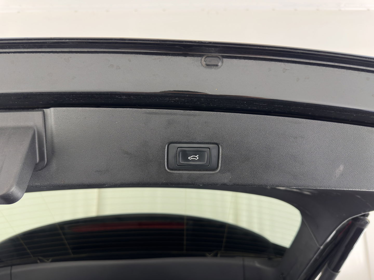 Audi Q4 e-tron 40 Launch edition Advanced Plus 77 kWh [3-Fase] {SOH-93%} (INCL-BTW) *HEATPUMP | ADAPT-CRUISE | MATRIX-LED | NAVI-FULLMAP | KEYLESS | CAMERA | DIGI-COCKPIT | DAB | AMBIENT-LIGHT | HEATED-SPORTSEATS | SHIFT-PADDLES | PRIVACY-GLASS | 19''ALU*