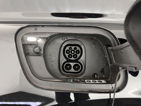 Audi Q4 e-tron 40 Launch edition Advanced Plus 77 kWh (INCL-BTW) *HEATPUMP | ADAPT-CRUISE | MATRIX-LED | NAVI-FULLMAP | KEYLESS | CAMERA | DIGI-COCKPIT | DAB | AMBIENT-LIGHT | SPORT-SEATS | 19''ALU*