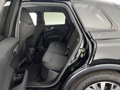 Audi Q4 e-tron 40 Launch edition Advanced Plus 77 kWh (INCL-BTW) *HEATPUMP | ADAPT-CRUISE | MATRIX-LED | NAVI-FULLMAP | KEYLESS | CAMERA | DIGI-COCKPIT | DAB | AMBIENT-LIGHT | SPORT-SEATS | 19''ALU*