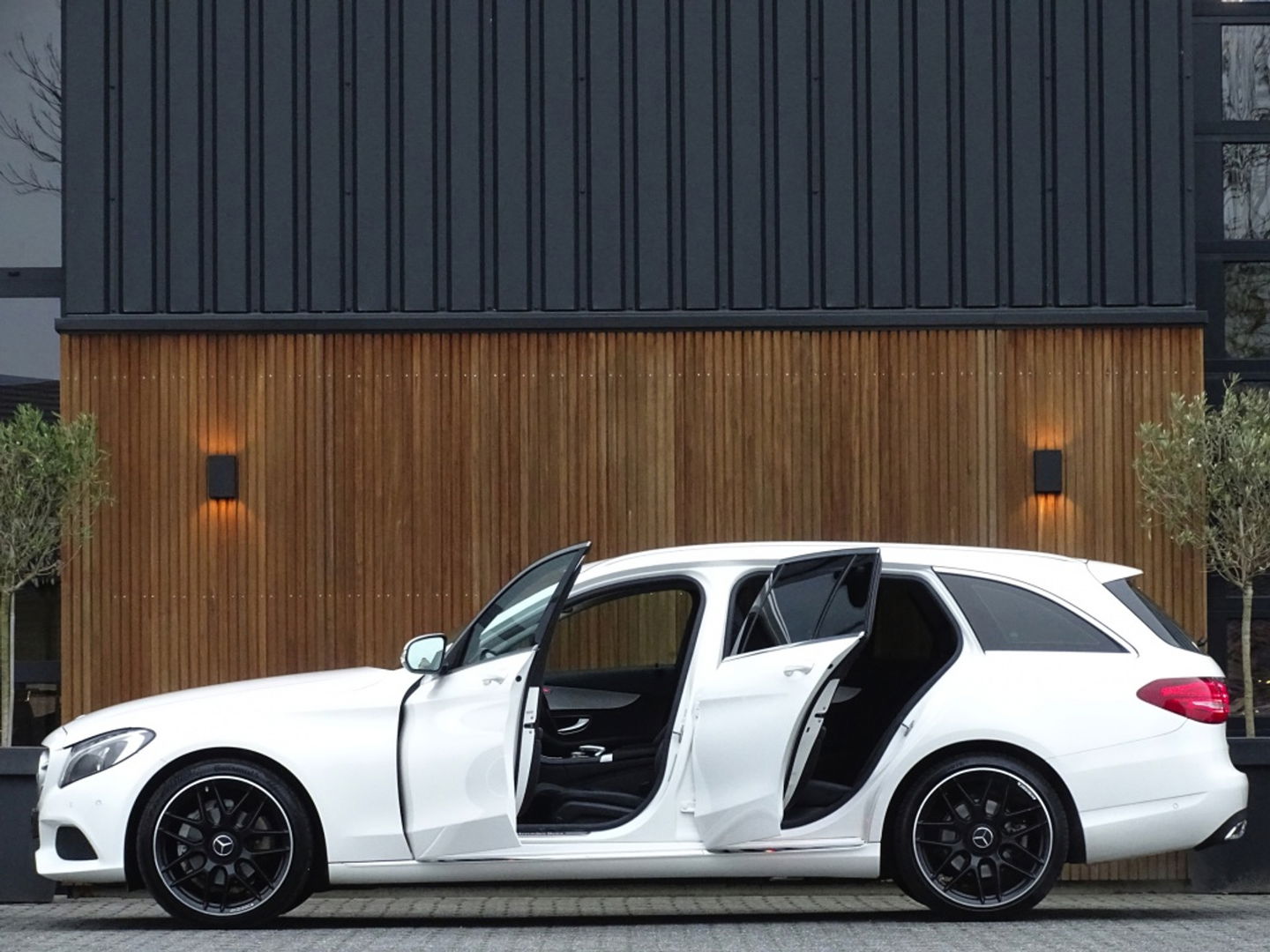 Mercedes-Benz C-Klasse Estate C180 157PK automaat / Prestige / AMG / LED