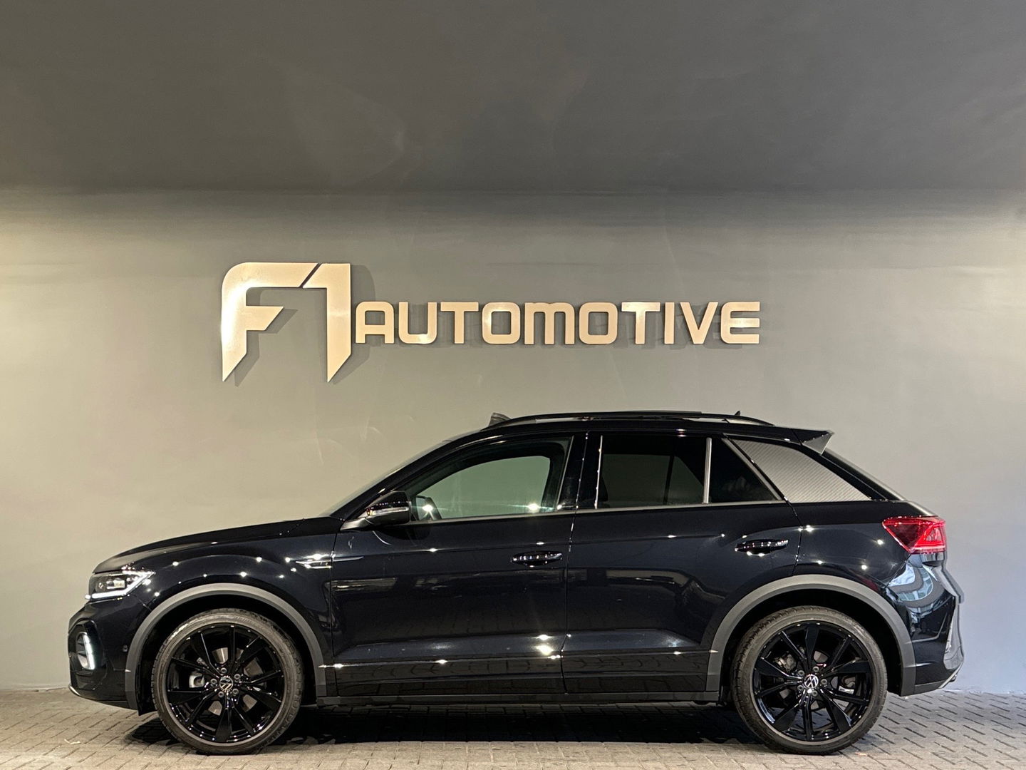 Volkswagen T-Roc 1.5 TSI R Line Pano|Keyless|IQ|Camera|Night