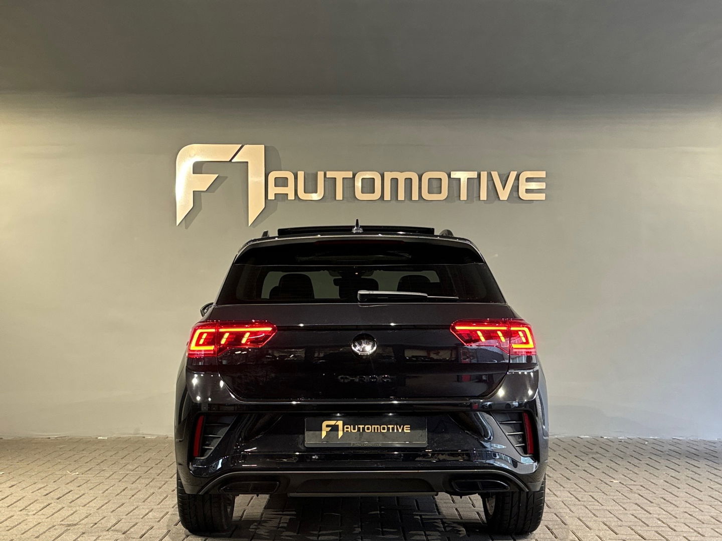 Volkswagen T-Roc 1.5 TSI R Line Pano|Keyless|IQ|Camera|Night