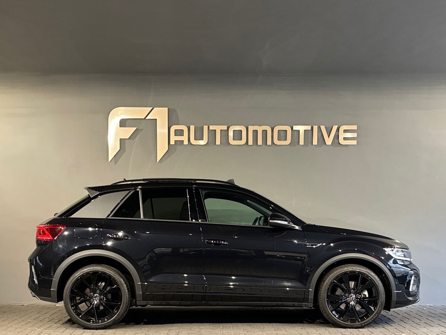 Volkswagen T-Roc 1.5 TSI R Line Pano|Keyless|IQ|Camera|Night