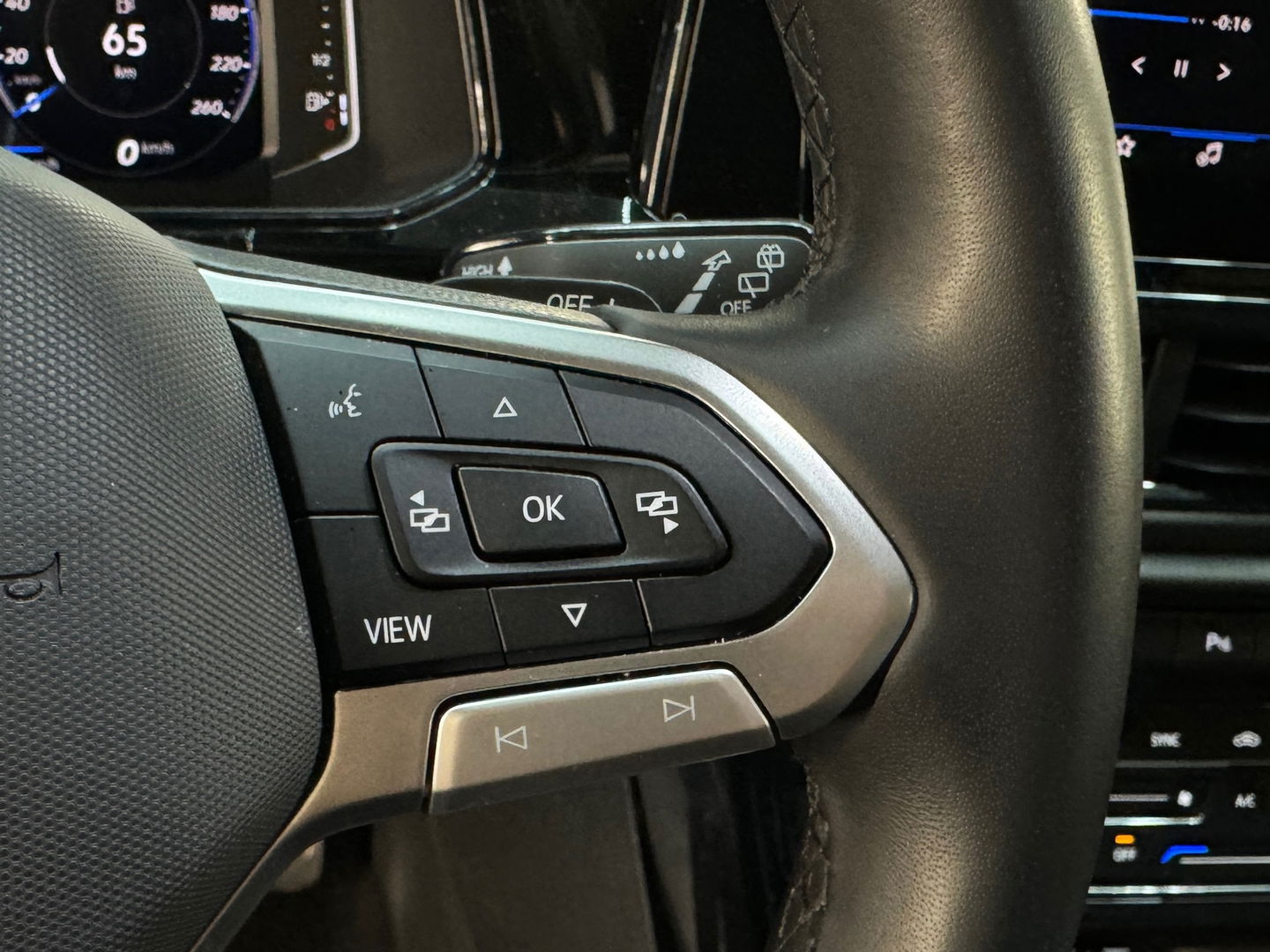 Volkswagen T-Roc 1.5 TSI R Line Pano|Keyless|IQ|Camera|Night