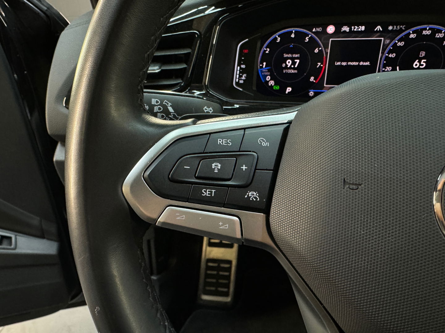 Volkswagen T-Roc 1.5 TSI R Line Pano|Keyless|IQ|Camera|Night