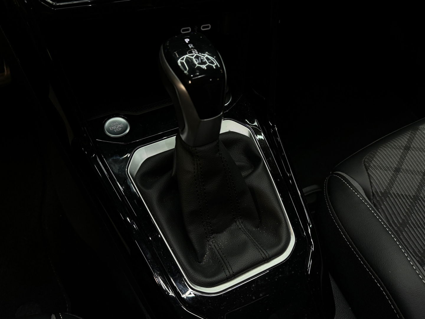 Volkswagen T-Roc 1.5 TSI R Line Pano|Keyless|IQ|Camera|Night