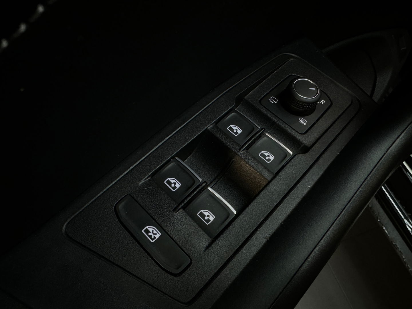 Volkswagen T-Roc 1.5 TSI R Line Pano|Keyless|IQ|Camera|Night