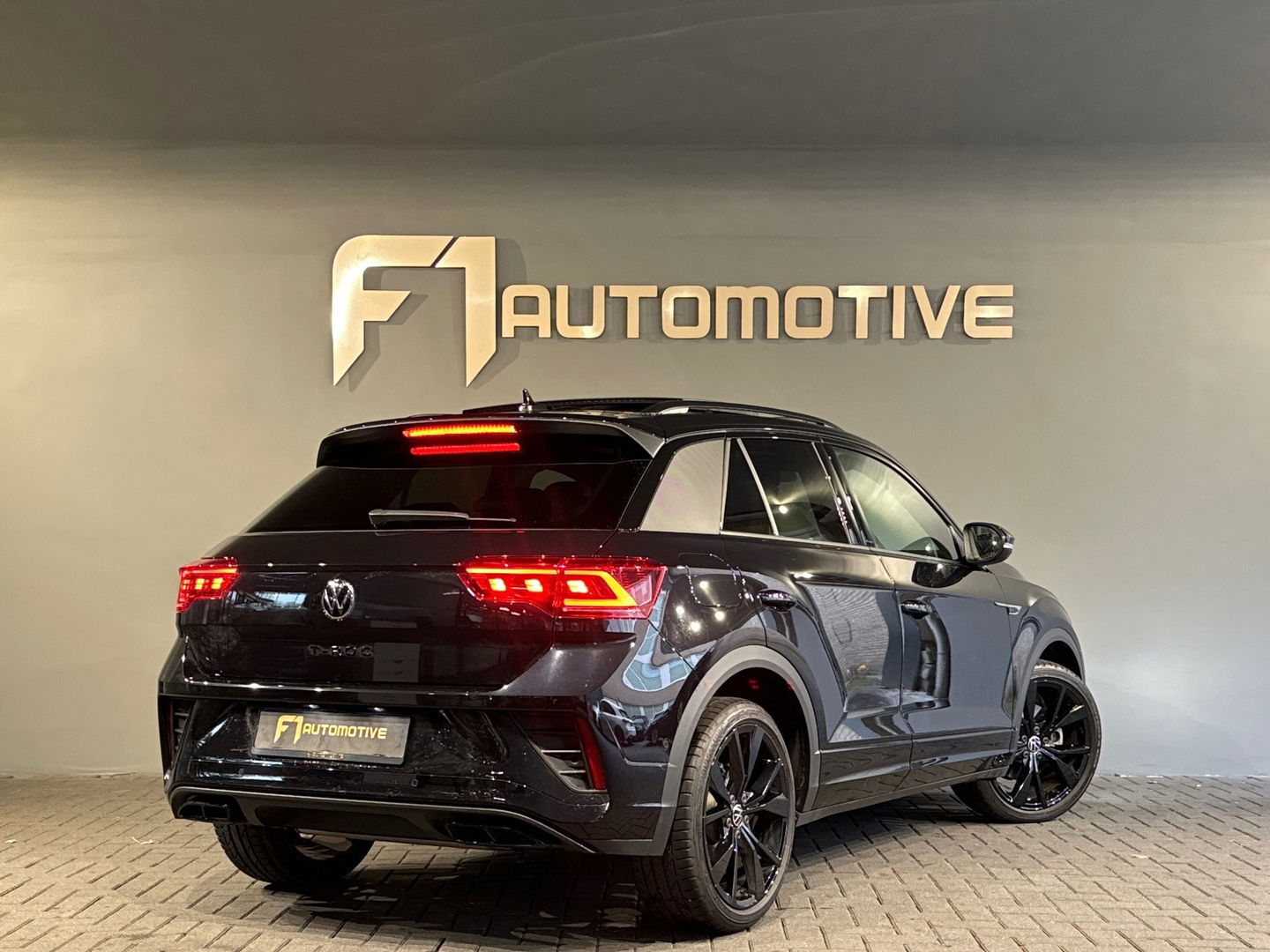 Volkswagen T-Roc 1.5 TSI R Line Pano|Keyless|IQ|Camera|Night