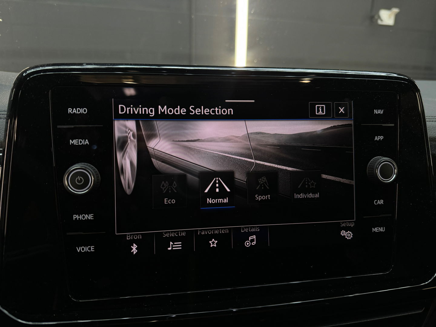 Volkswagen T-Roc 1.5 TSI R Line Pano|Keyless|IQ|Camera|Night