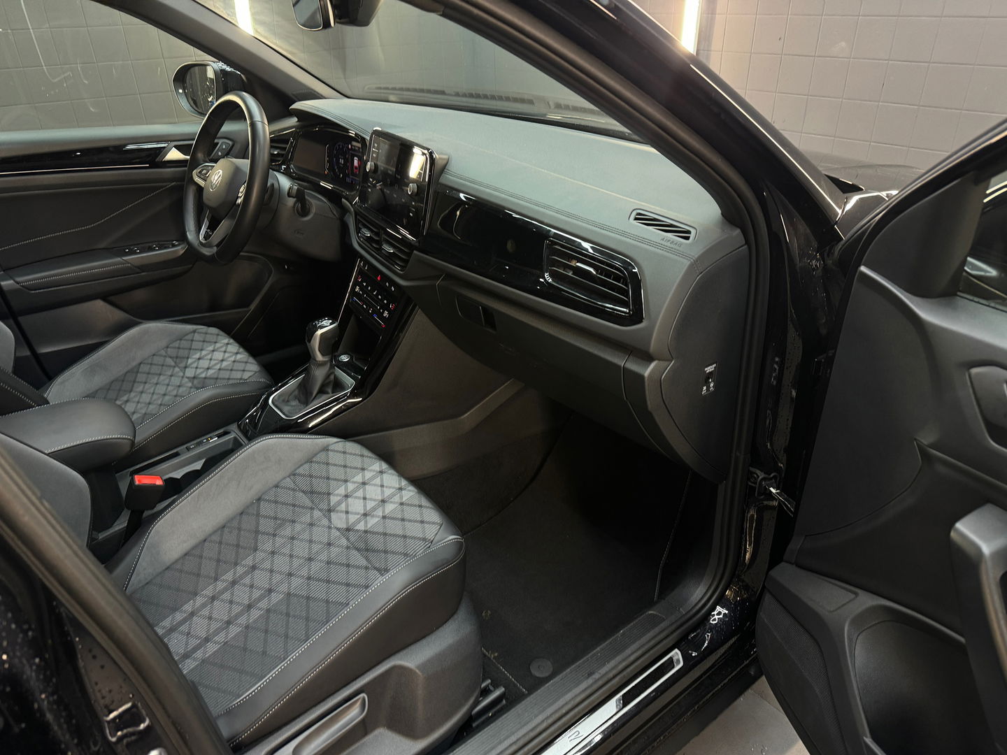 Volkswagen T-Roc 1.5 TSI R Line Pano|Keyless|IQ|Camera|Night