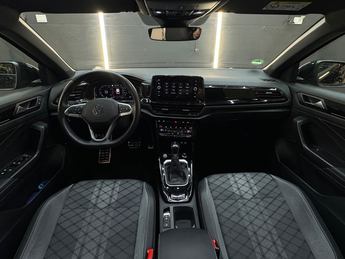 Volkswagen T-Roc 1.5 TSI R Line Pano|Keyless|IQ|Camera|Night