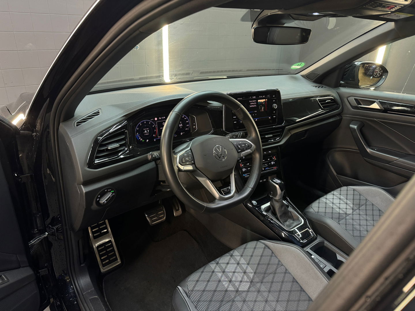 Volkswagen T-Roc 1.5 TSI R Line Pano|Keyless|IQ|Camera|Night