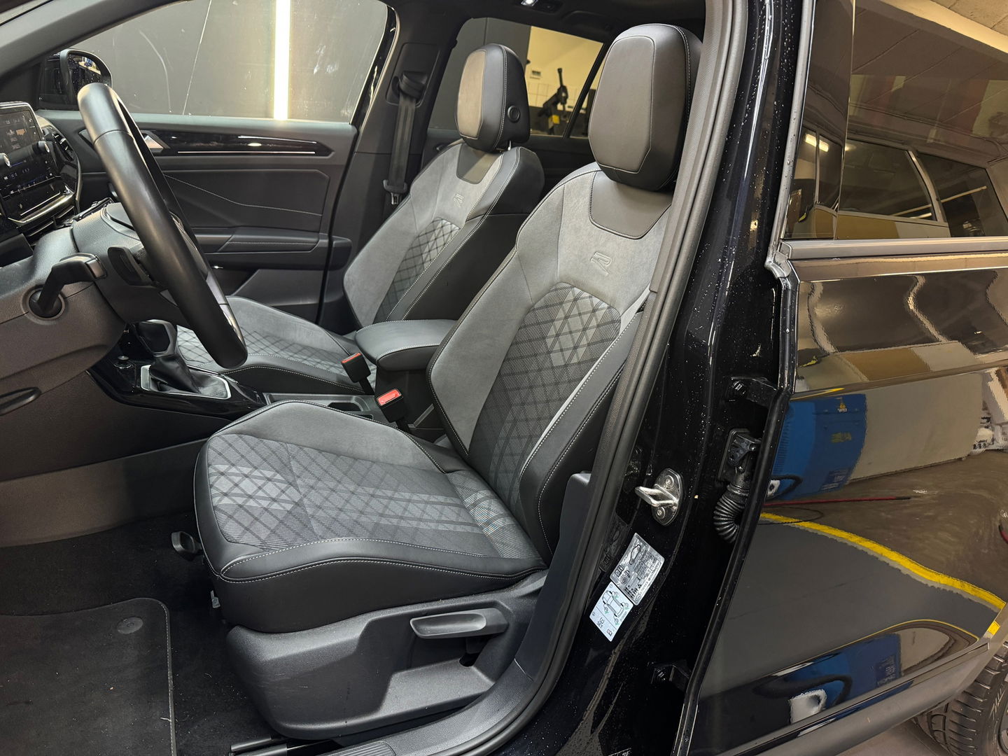 Volkswagen T-Roc 1.5 TSI R Line Pano|Keyless|IQ|Camera|Night