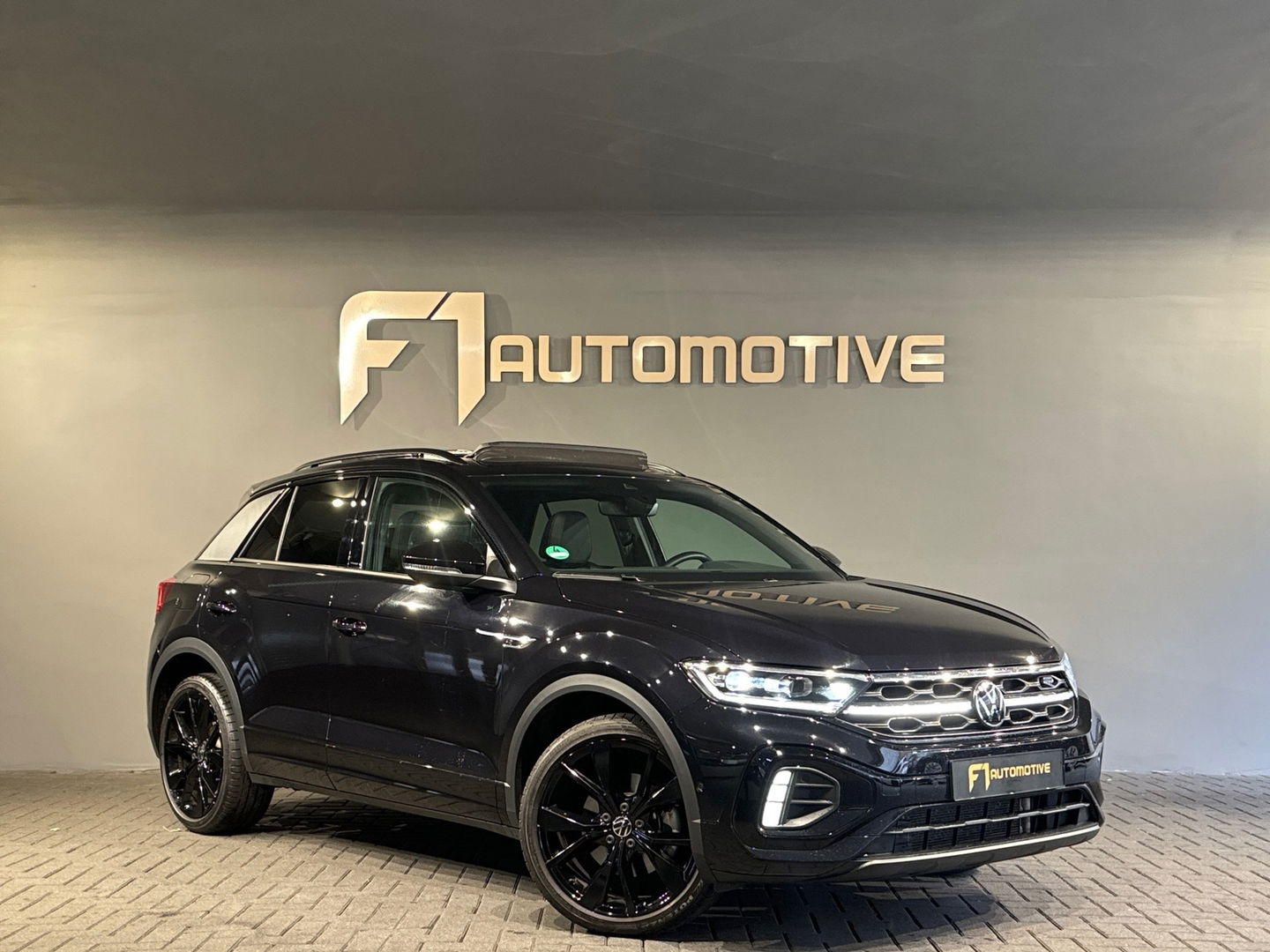 Volkswagen T-Roc 1.5 TSI R Line Pano|Keyless|IQ|Camera|Night