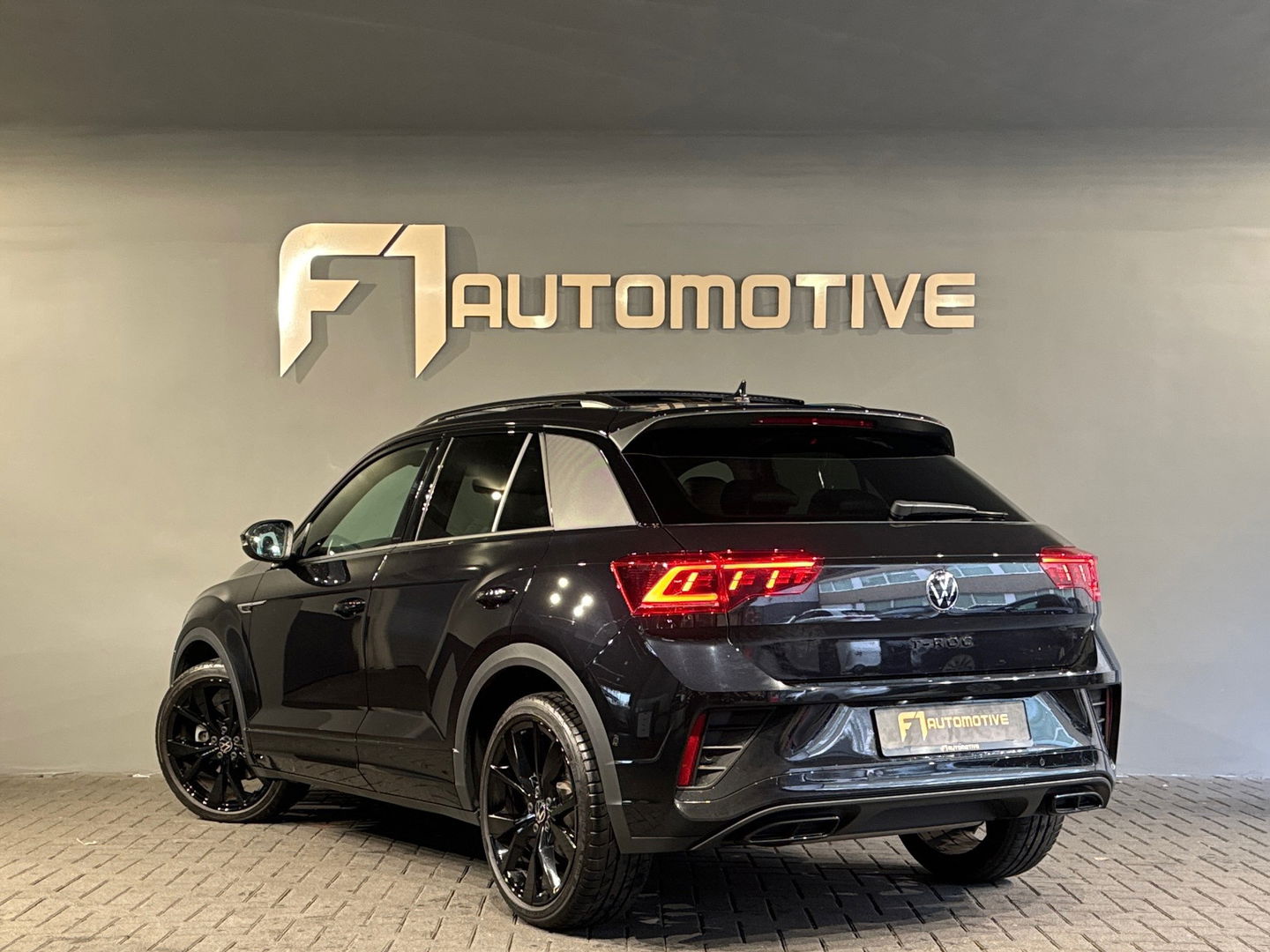 Volkswagen T-Roc 1.5 TSI R Line Pano|Keyless|IQ|Camera|Night