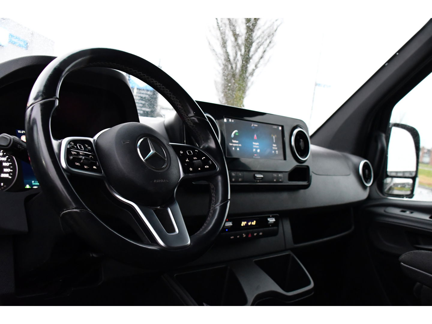 Mercedes-Benz Sprinter 316 2.2 CDI L2H2 Black Edition Adaptieve Cruise, 360 Camera, 10,5'' Mbux, Automaat, LED, 164pk, Stoelverwarming, Trekhaak, Uniek! VERKOCHT....