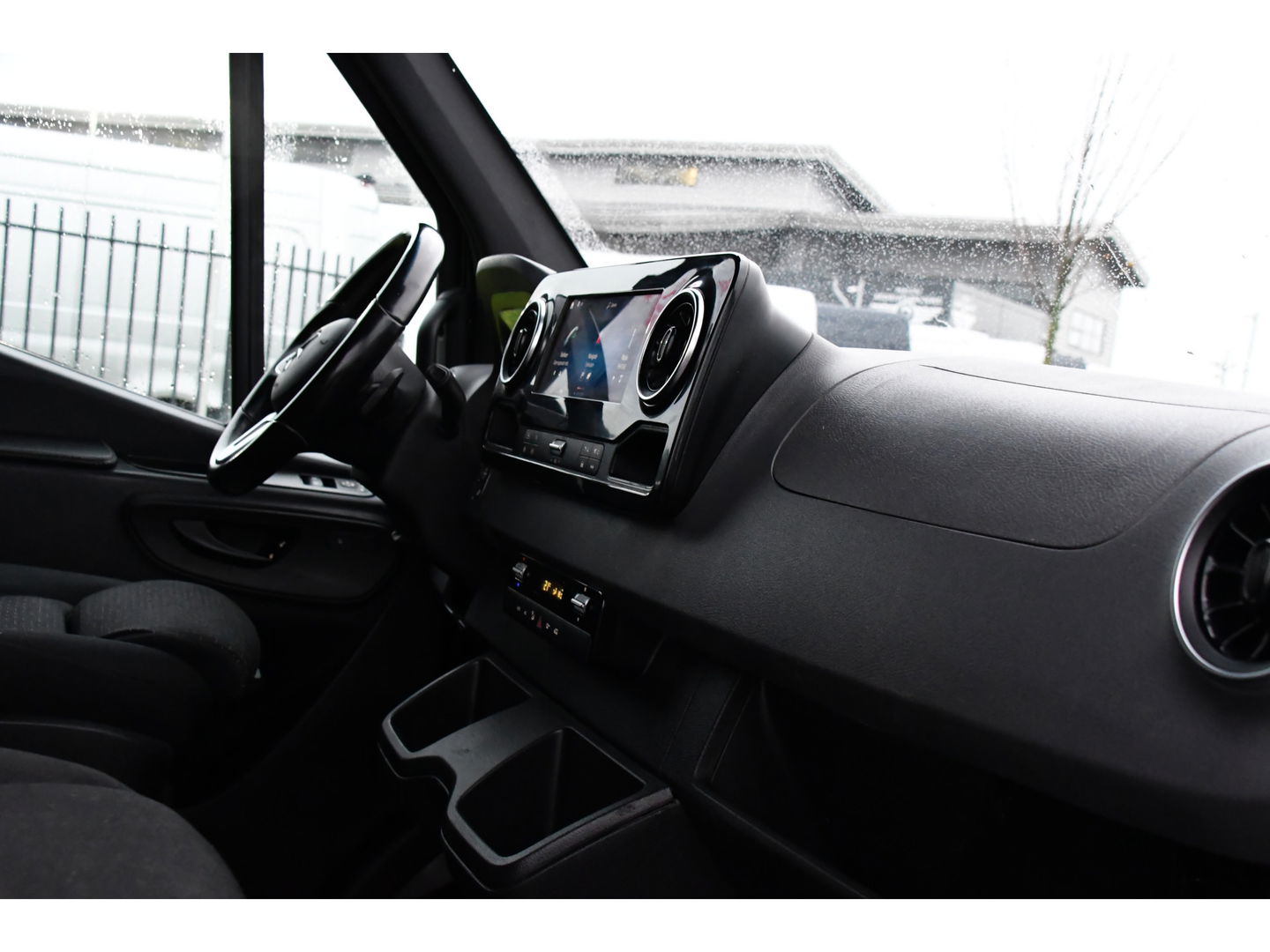 Mercedes-Benz Sprinter 316 2.2 CDI L2H2 Black Edition Adaptieve Cruise, 360 Camera, 10,5'' Mbux, Automaat, LED, 164pk, Stoelverwarming, Trekhaak, Uniek! VERKOCHT....