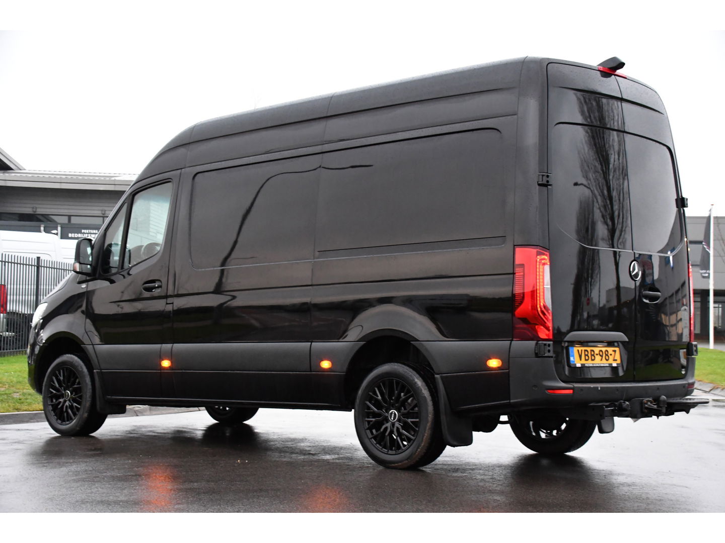 Mercedes-Benz Sprinter 316 2.2 CDI L2H2 Black Edition Adaptieve Cruise, 360 Camera, 10,5'' Mbux, Automaat, LED, 164pk, Stoelverwarming, Trekhaak, Uniek! VERKOCHT....