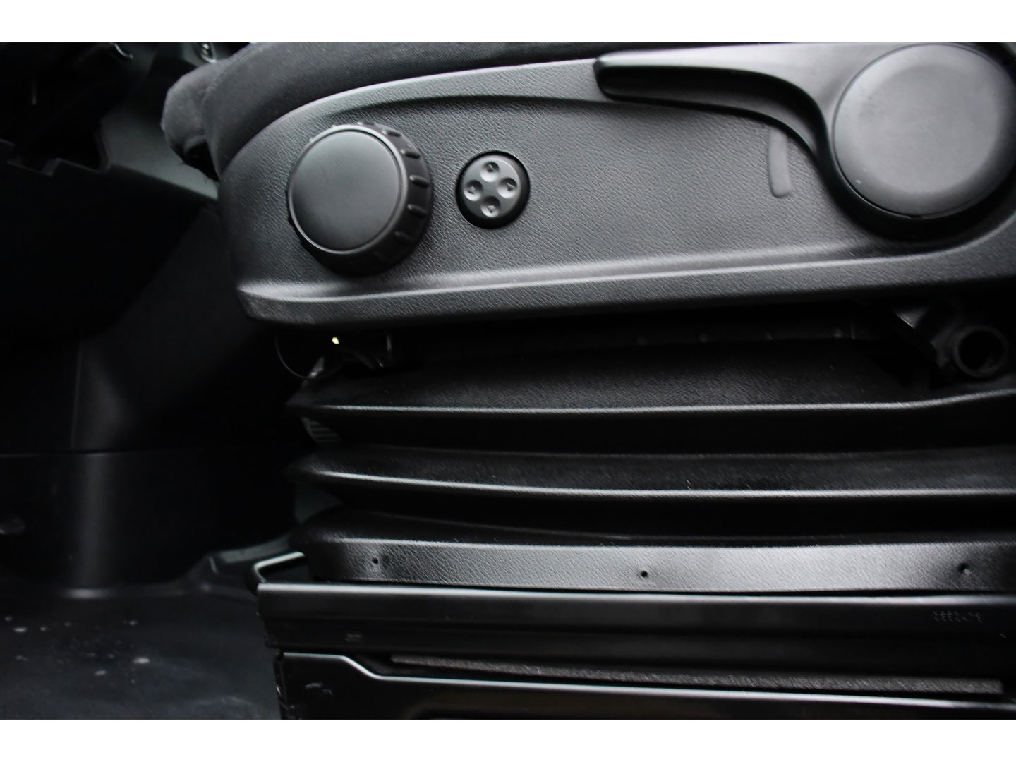 Mercedes-Benz Sprinter 316 2.2 CDI L2H2 Black Edition Adaptieve Cruise, 360 Camera, 10,5'' Mbux, Automaat, LED, 164pk, Stoelverwarming, Trekhaak, Uniek! VERKOCHT....