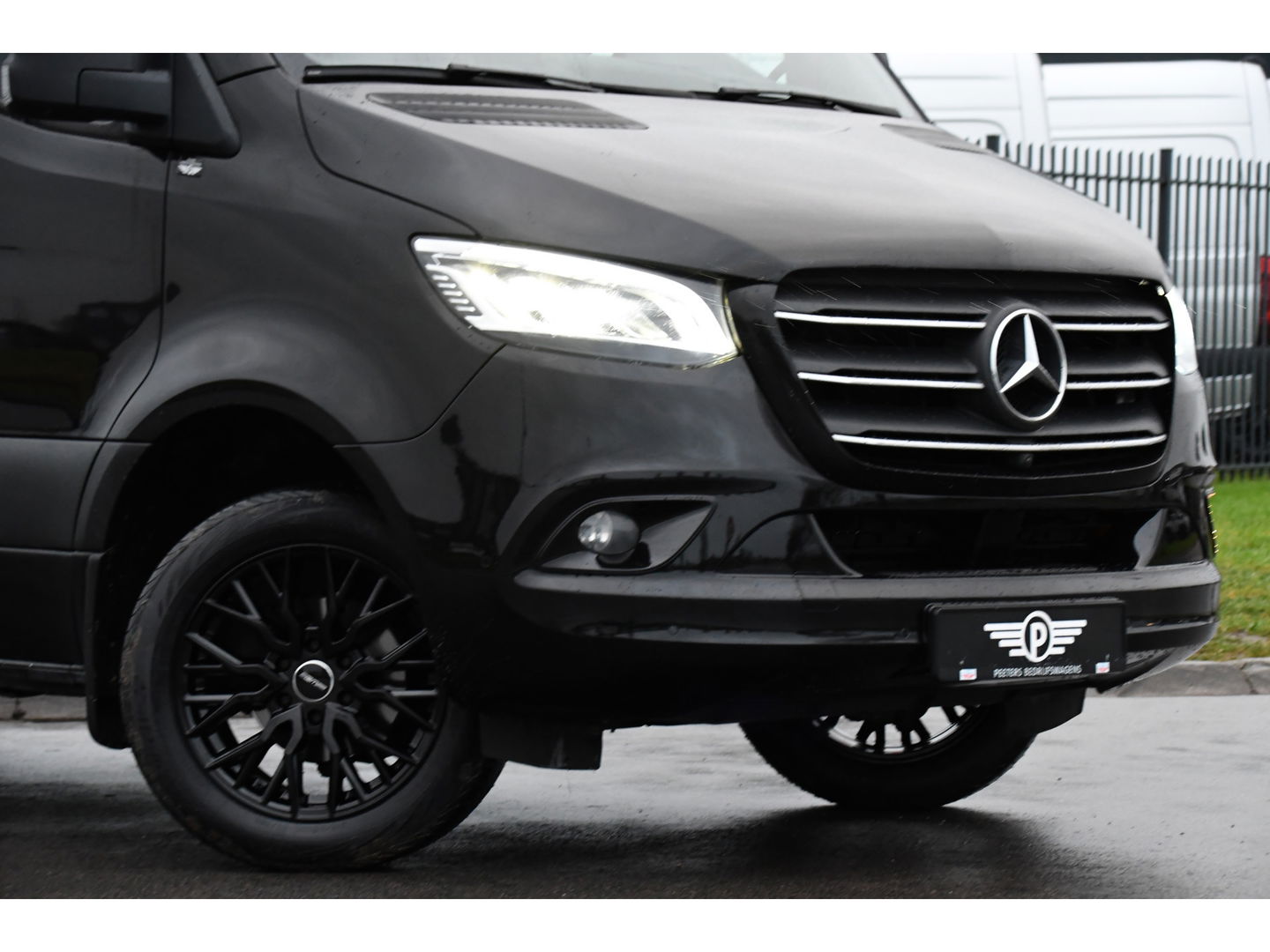 Mercedes-Benz Sprinter 316 2.2 CDI L2H2 Black Edition Adaptieve Cruise, 360 Camera, 10,5'' Mbux, Automaat, LED, 164pk, Stoelverwarming, Trekhaak, Uniek! VERKOCHT....