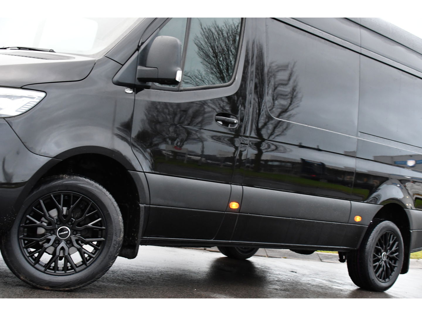 Mercedes-Benz Sprinter 316 2.2 CDI L2H2 Black Edition Adaptieve Cruise, 360 Camera, 10,5'' Mbux, Automaat, LED, 164pk, Stoelverwarming, Trekhaak, Uniek! VERKOCHT....