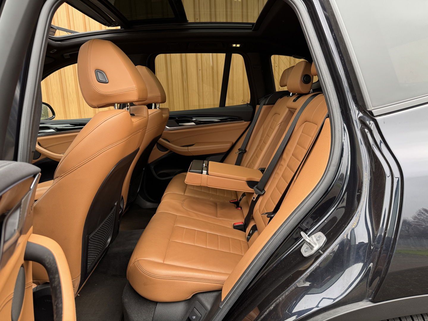 BMW iX3 High Executive 80 kWh | Handel / Export | €23.884,- ex BTW | SOH 96,8 % | Panoramadak | Apple Carplay | Keyless | Sfeerverlichting | HUD | BLIS | Navigatie | Cruise Control |