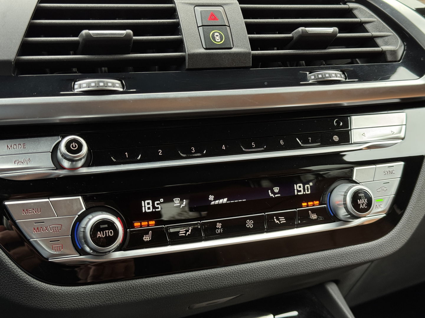 BMW iX3 High Executive 80 kWh | Handel / Export | €23.884,- ex BTW | SOH 96,8 % | Panoramadak | Apple Carplay | Keyless | Sfeerverlichting | HUD | BLIS | Navigatie | Cruise Control |