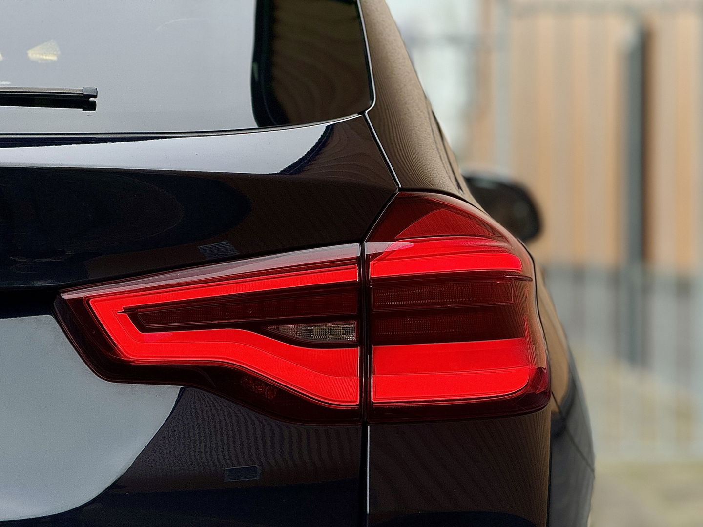 BMW iX3 High Executive 80 kWh | Handel / Export | €23.884,- ex BTW | SOH 96,8 % | Panoramadak | Apple Carplay | Keyless | Sfeerverlichting | HUD | BLIS | Navigatie | Cruise Control |