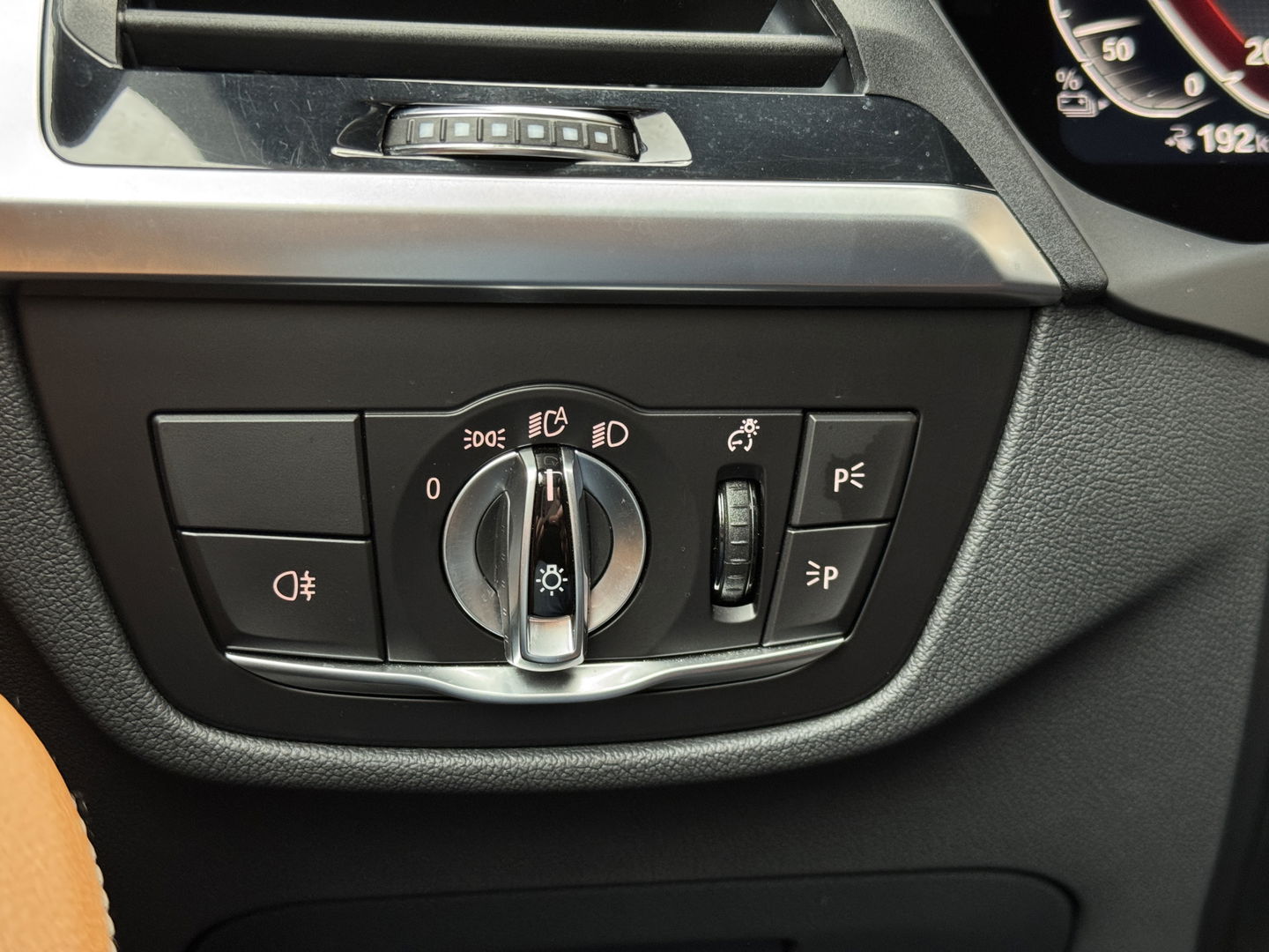 BMW iX3 High Executive 80 kWh | Handel / Export | €23.884,- ex BTW | SOH 96,8 % | Panoramadak | Apple Carplay | Keyless | Sfeerverlichting | HUD | BLIS | Navigatie | Cruise Control |