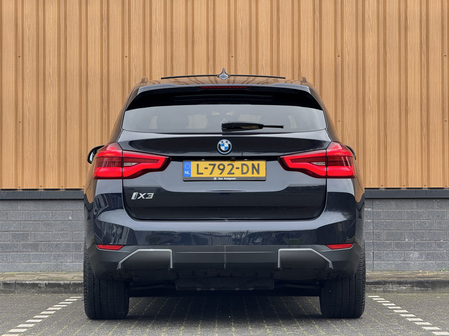 BMW iX3 High Executive 80 kWh | Handel / Export | €23.884,- ex BTW | SOH 96,8 % | Panoramadak | Apple Carplay | Keyless | Sfeerverlichting | HUD | BLIS | Navigatie | Cruise Control |