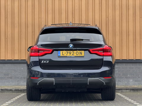 BMW iX3 High Executive 80 kWh | Handel / Export | €23.884,- ex BTW | SOH 96,8 % | Panoramadak | Apple Carplay | Keyless | Sfeerverlichting | HUD | BLIS | Navigatie | Cruise Control |