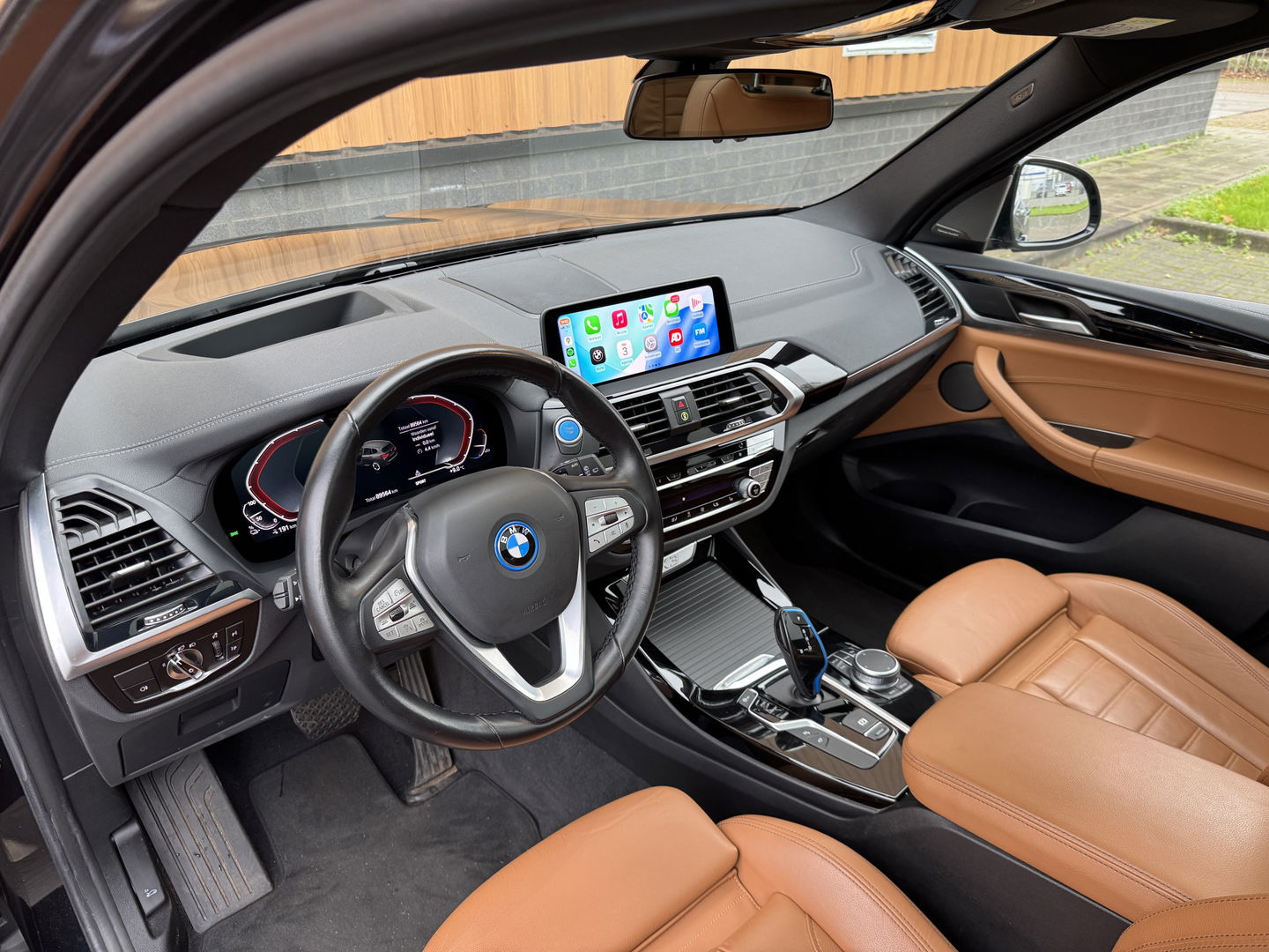 BMW iX3 High Executive 80 kWh | Handel / Export | €23.884,- ex BTW | SOH 96,8 % | Panoramadak | Apple Carplay | Keyless | Sfeerverlichting | HUD | BLIS | Navigatie | Cruise Control |