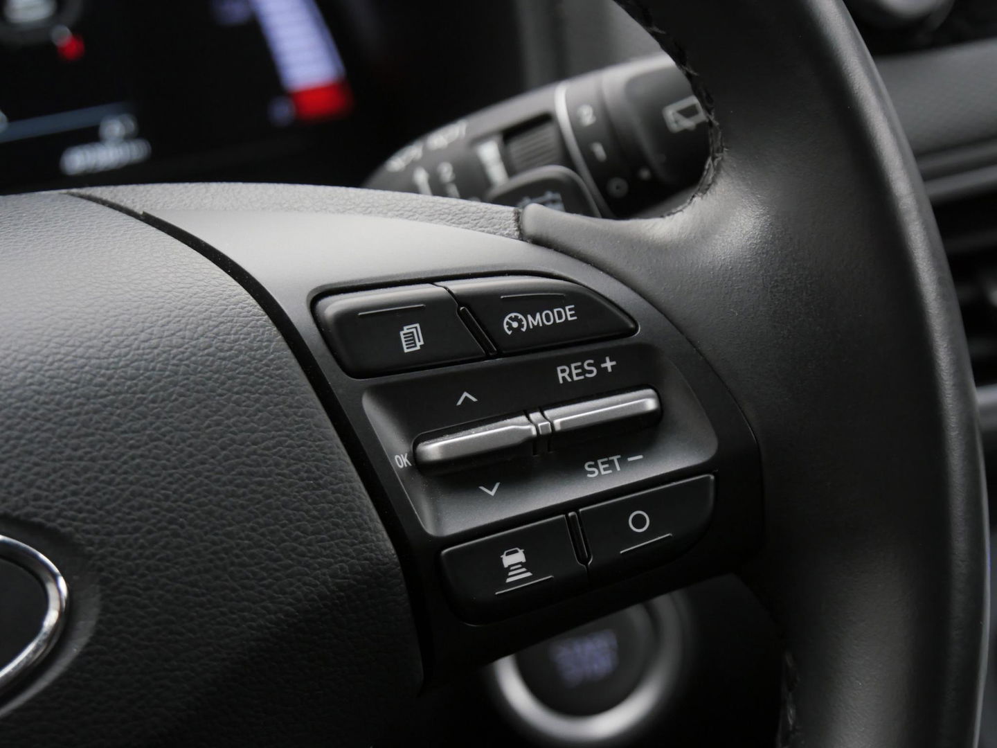 Hyundai KONA EV 64kWh FASHION/ SOH 99%/ HEAD-UP/ BLIND SPOT/ KEYLESS