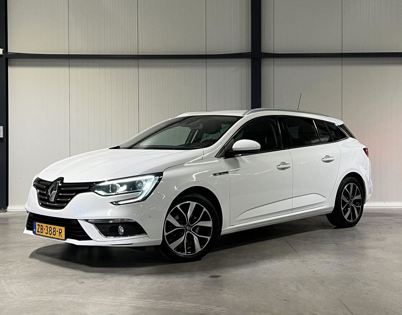 Renault Mégane Estate 1.3 TCe Bose Carplay Trekhaak Camera