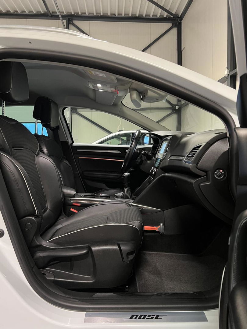 Renault Mégane Estate 1.3 TCe Bose Carplay Trekhaak Camera