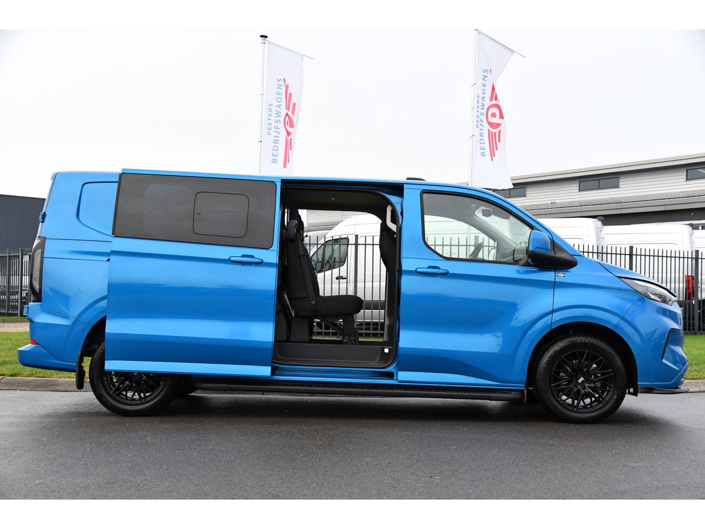 Ford Transit Custom 300 2.0 TDCI L2H1 Limited DC PB Edition Virtual, Cruise, Carplay, 2 x Schuifdeur, LED, 136pk, Automaat, Stuurverwarming, Stoelverwarming, Uniek!