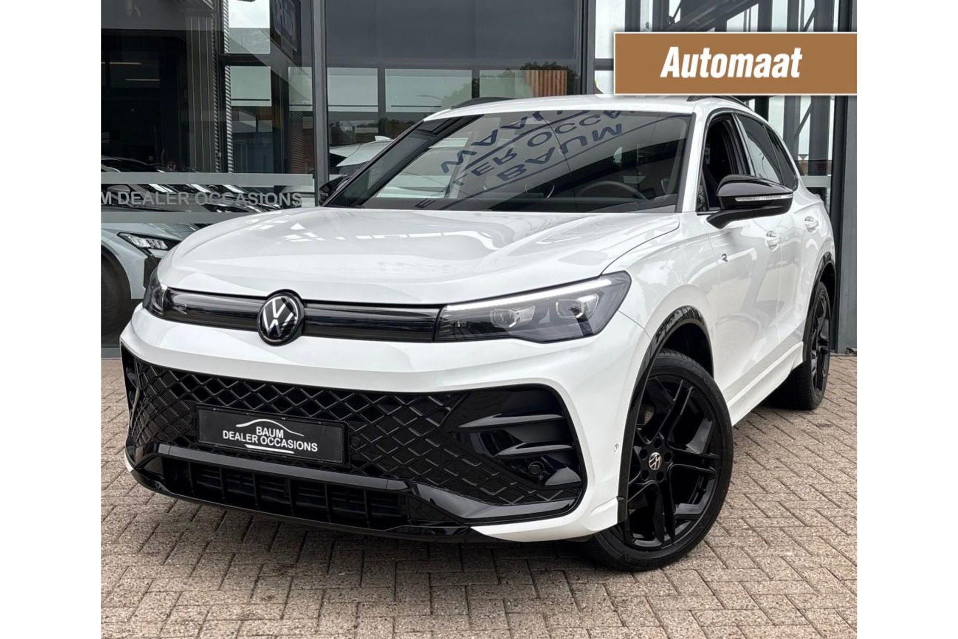 Volkswagen Tiguan 2.0 TDI R-LINE AUTOMAAT 150PK AIRCO NAVI BIGSCREEN PDC-CAMERA MASSAGE.