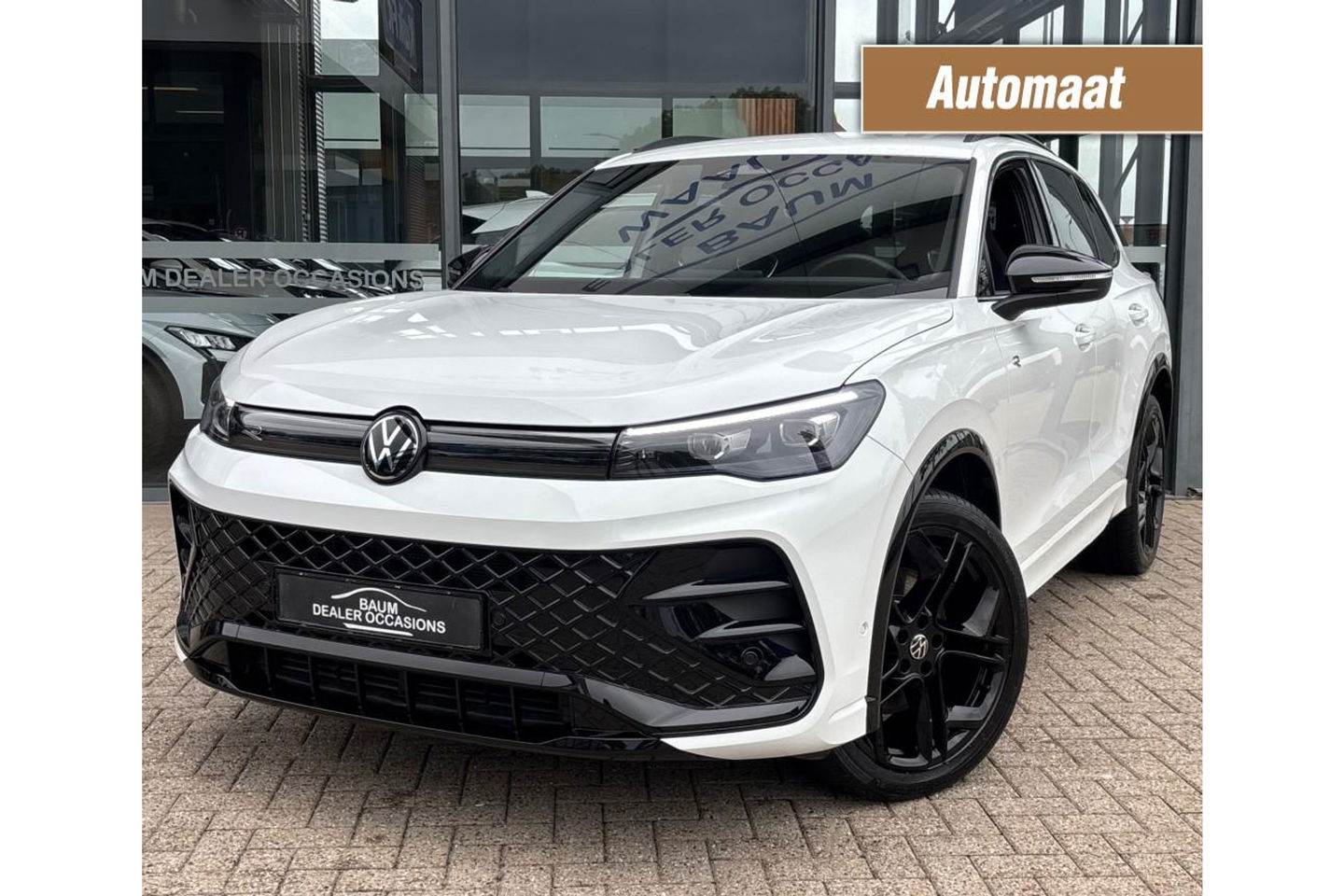 Volkswagen Tiguan 2.0 TDI R-LINE AUTOMAAT 150PK AIRCO NAVI BIGSCREEN PDC-CAMERA MASSAGE.