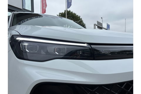 Volkswagen Tiguan 2.0 TDI R-LINE AUTOMAAT 150PK AIRCO NAVI BIGSCREEN PDC-CAMERA MASSAGE.