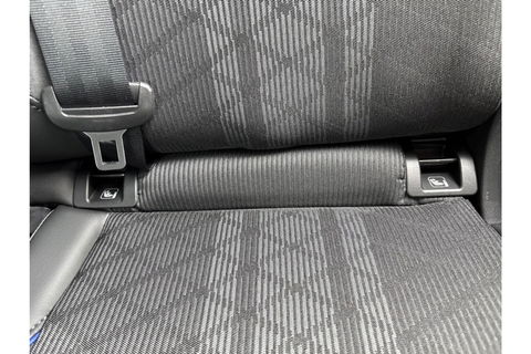 Volkswagen Tiguan 2.0 TDI R-LINE AUTOMAAT 150PK AIRCO NAVI BIGSCREEN PDC-CAMERA MASSAGE.