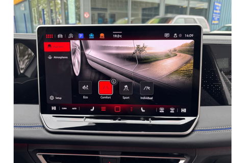 Volkswagen Tiguan 2.0 TDI R-LINE AUTOMAAT 150PK AIRCO NAVI BIGSCREEN PDC-CAMERA MASSAGE.