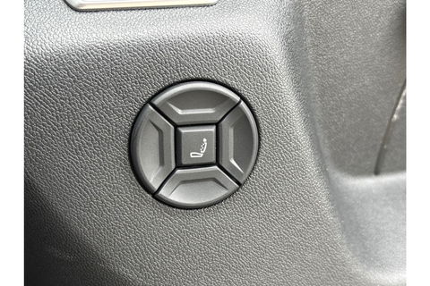 Volkswagen Tiguan 2.0 TDI R-LINE AUTOMAAT 150PK AIRCO NAVI BIGSCREEN PDC-CAMERA MASSAGE.