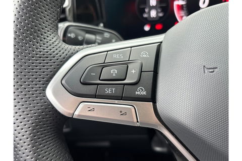 Volkswagen Tiguan 2.0 TDI R-LINE AUTOMAAT 150PK AIRCO NAVI BIGSCREEN PDC-CAMERA MASSAGE.