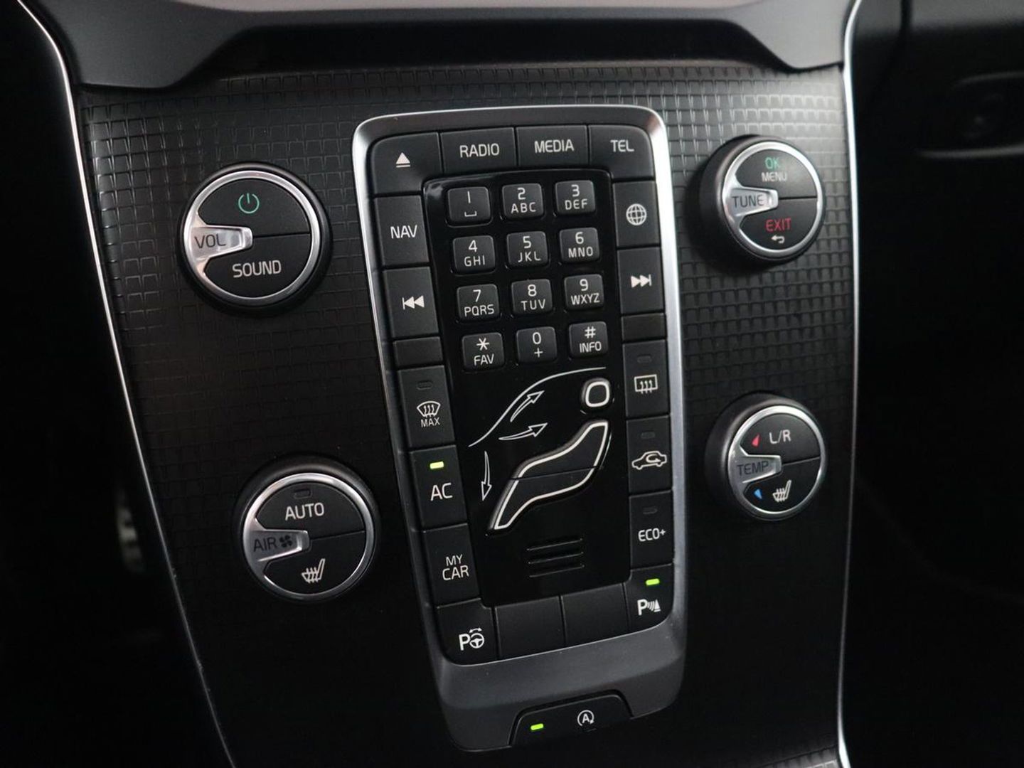 Volvo V40 1.5 T3 Polar+ Sport | Panoramadak | Stoelverwarming | Camera | Full LED | Navigatie | Park Assist | Harman/Kardon | Keyless | R Design