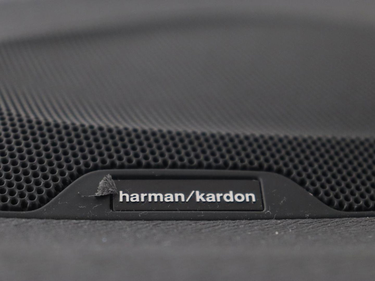 Volvo V40 1.5 T3 Polar+ Sport | Panoramadak | Stoelverwarming | Camera | Full LED | Navigatie | Park Assist | Harman/Kardon | Keyless | R Design