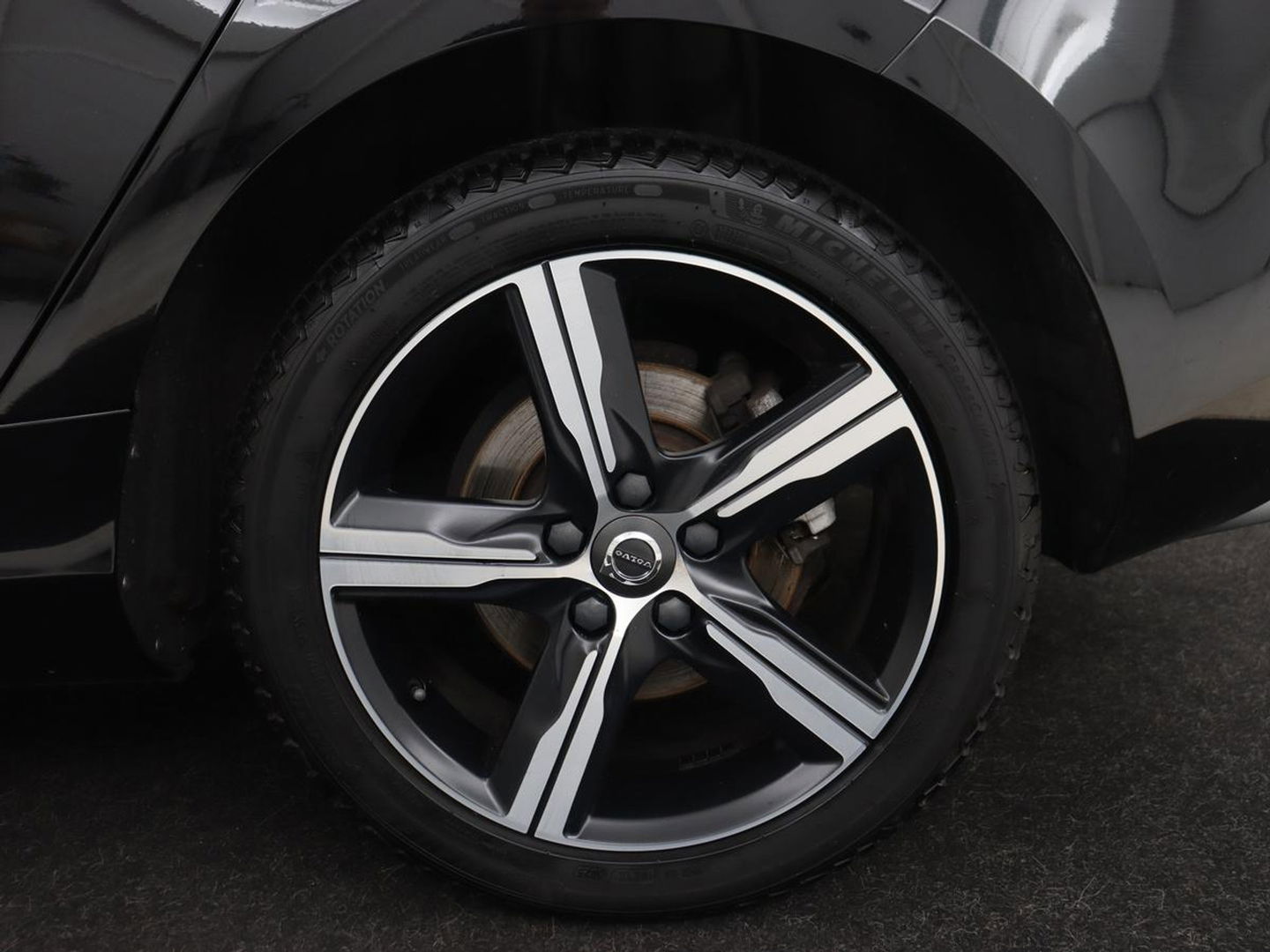 Volvo V40 1.5 T3 Polar+ Sport | Panoramadak | Stoelverwarming | Camera | Full LED | Navigatie | Park Assist | Harman/Kardon | Keyless | R Design