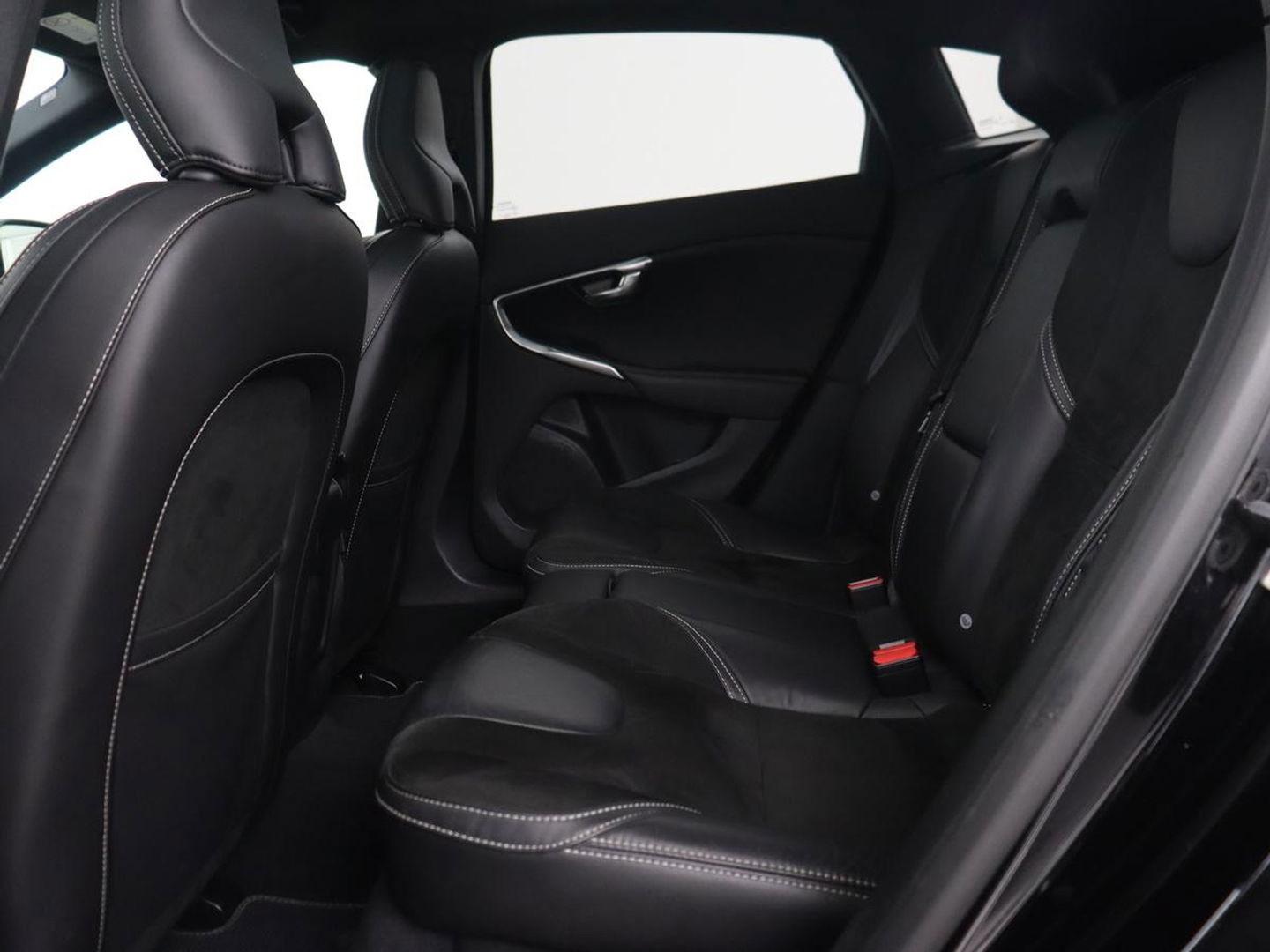 Volvo V40 1.5 T3 Polar+ Sport | Panoramadak | Stoelverwarming | Camera | Full LED | Navigatie | Park Assist | Harman/Kardon | Keyless | R Design