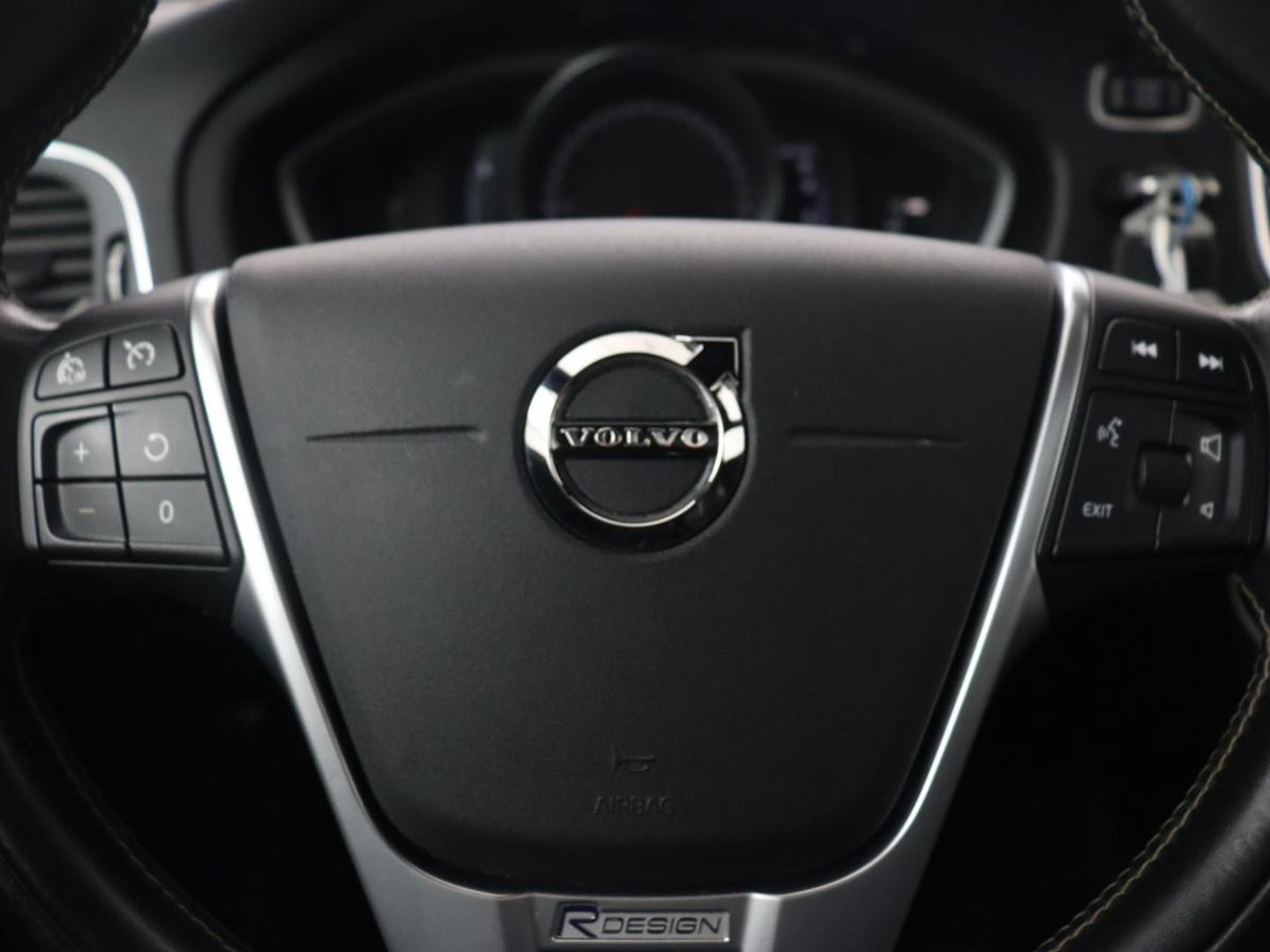Volvo V40 1.5 T3 Polar+ Sport | Panoramadak | Stoelverwarming | Camera | Full LED | Navigatie | Park Assist | Harman/Kardon | Keyless | R Design