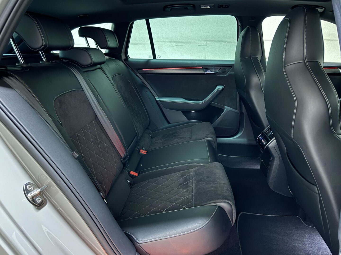 Škoda Superb Combi 1.4 TSI iV Sportline Pano Canton Memory Sfeer Camera